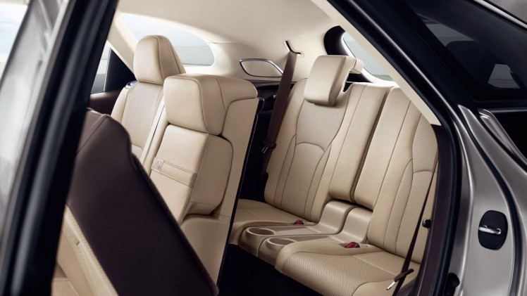 Lexus brengt 3.900 euro extra in rekening voor twee stoelen en extra carrosserielengte op de RX 450hL.
