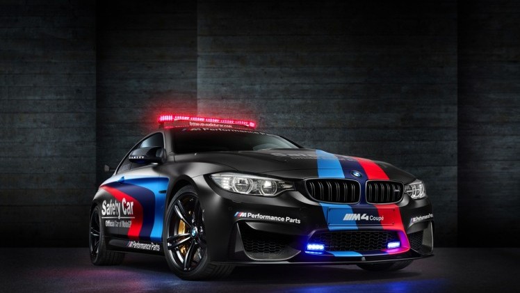 BMW M Divisie kondigt toepassing waterinjectie aan en zet de aankondiging kracht bij met een M4 MotoGP Safety Car.