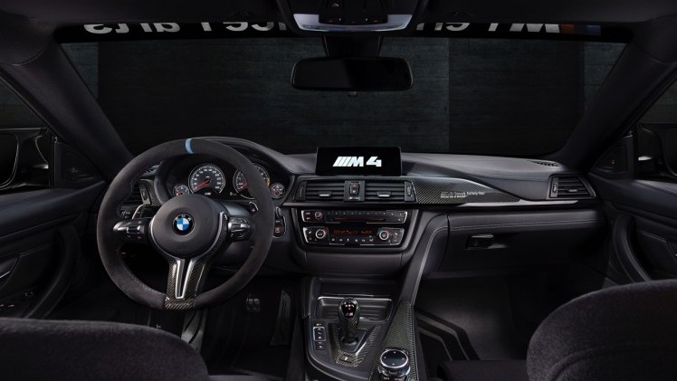 BMW M Divisie kondigt toepassing waterinjectie aan en zet de aankondiging kracht bij met een M4 MotoGP Safety Car.