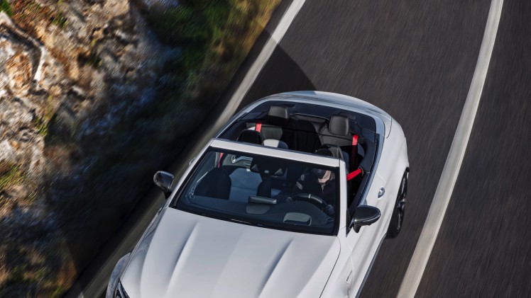 De Mercedes C-Klasse Cabriolet gaat nu in de verkoop. Lees hier alles over de beschikbare uitvoeringen en prijzen.