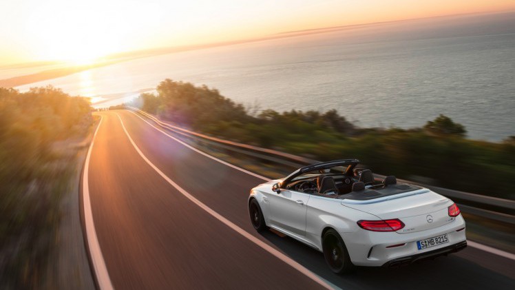 De Mercedes C-Klasse Cabriolet gaat nu in de verkoop. Lees hier alles over de beschikbare uitvoeringen en prijzen.