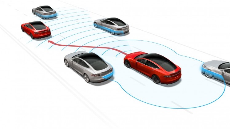 Tesla introduceert OTA 6.2 software voor de Model S, waarmee de elektrische auto meer assistentiesytemen krijgt en ook altijd op de weg houdt via het Supercharger-netwerk.