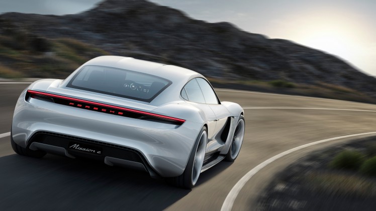 Porsche trekt 1400 arbeidsplaatsen aan met de nieuwe Porsche Mission E, de volledig elektrische Porsche die eind 2019 in productie gaat.