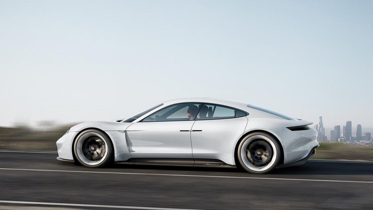 Porsche trekt 1400 arbeidsplaatsen aan met de nieuwe Porsche Mission E, de volledig elektrische Porsche die eind 2019 in productie gaat.