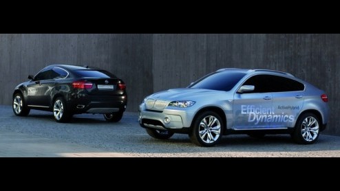 Na de X3 en X5 is BMW nu toe aan de X6! De Duitse autofabrikant toont op de IAA een model dat zo op de markt kan komen. BMW heeft het groots aangepakt, want van deze SUV-coupe staat ook een hybride-ve