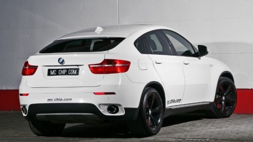 Een BMW X6 is niet bepaald een anonieme bolide uit Beieren te noemen. Bij MC Chip hebben ze dit willen benadrukken door een X6 op te tuigen, en tegelijkertijd onder de motorkap wat chiptuning te verri