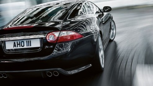 Jaguar heeft de XKR-S mee naar Geneve. Het is een speciale - zwart gelakte - gelimiteerde uitvoering van zijn standaardbroer en komt niet alleen naar Europa toe, ook ons land krijgt er een hand vol. K