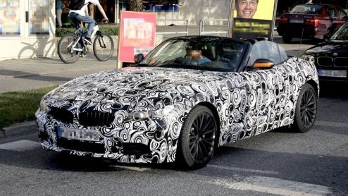 Na een reeks fotos van de Z4 in dichte toestand, kunnen we nu een open blik werpen op deze roadster uit Beieren, die voor de nieuwe generatie een stalen klapdak krijgt toebedeeld.