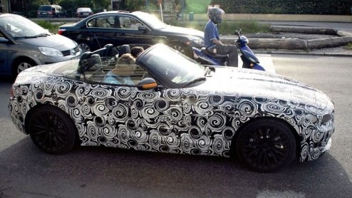 Na een reeks fotos van de Z4 in dichte toestand, kunnen we nu een open blik werpen op deze roadster uit Beieren, die voor de nieuwe generatie een stalen klapdak krijgt toebedeeld.