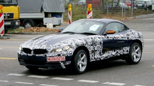 De nieuwe BMW Z4 rijdt al even rond, en langzaamaan wordt deze Beierse roadster steeds meer van zijn camouflage ontdaan. Dat de nieuwe generatie nog krachtiger oogt en een stalen klapdak meekrijgt is