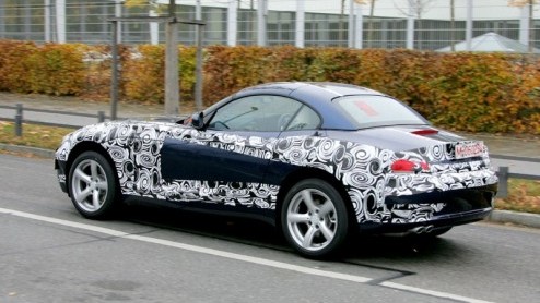 De nieuwe BMW Z4 rijdt al even rond, en langzaamaan wordt deze Beierse roadster steeds meer van zijn camouflage ontdaan. Dat de nieuwe generatie nog krachtiger oogt en een stalen klapdak meekrijgt is