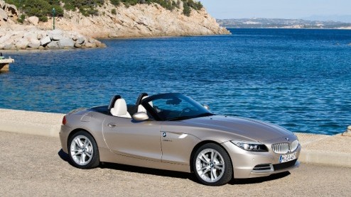 Gezellig, zonnige foto's van de nieuwe BMW Z4! Inmiddels zijn de eerste 'naakte' afbeeldingen onbedoeld de wereld in gestuurd, waarop de Beier in open en gesloten toestand te bezichtigen is. En laten 