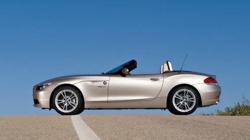 Gezellig, zonnige foto's van de nieuwe BMW Z4! Inmiddels zijn de eerste 'naakte' afbeeldingen onbedoeld de wereld in gestuurd, waarop de Beier in open en gesloten toestand te bezichtigen is. En laten 