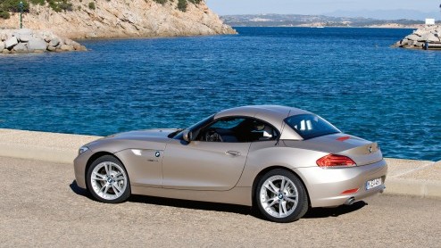 De nieuwe BMW Z4 rijdt al even rond, en langzaamaan wordt deze Beierse roadster steeds meer van zijn camouflage ontdaan. Dat de nieuwe generatie nog krachtiger oogt en een stalen klapdak meekrijgt is