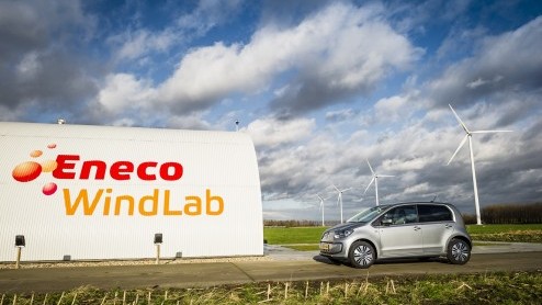 Volkswagen e-Up abonnement: voor 495 euro per maand een elektrische Up rijden inclusief onderhoud, verzekering, een vakantieauto en 10.000 km groene stroom.