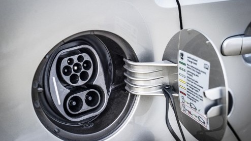 Volkswagen e-Up abonnement: voor 495 euro per maand een elektrische Up rijden inclusief onderhoud, verzekering, een vakantieauto en 10.000 km groene stroom.