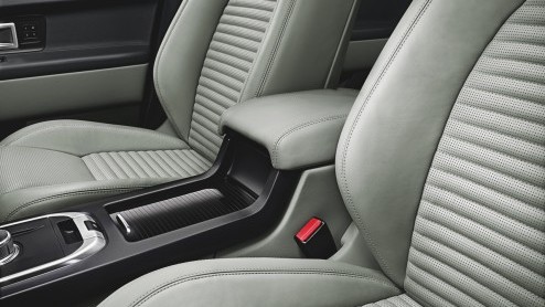 Meld je hier aan voor alle ins and outs over de Land Rover Discovery Sport, de nieuwe veelzijdige compacte SUV. Alle informatie over de nieuwe generatie Discovery.