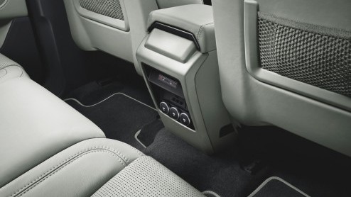 Meld je hier aan voor alle ins and outs over de Land Rover Discovery Sport, de nieuwe veelzijdige compacte SUV. Alle informatie over de nieuwe generatie Discovery.