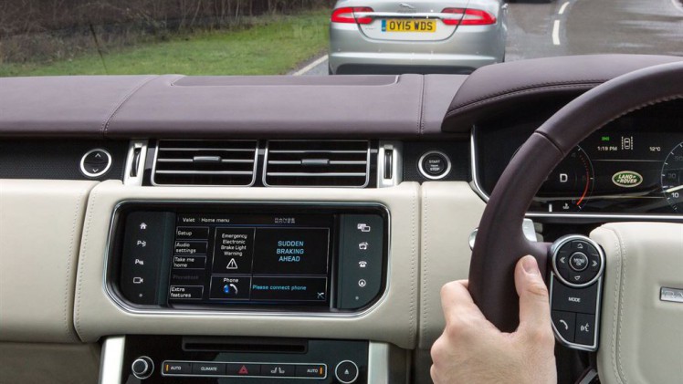 Jaguar en Land Rover doen mee aan het UK-CITE en MOVE-UK project om zelfrijdende auto's menselijker te laten reageren en te laten communiceren met andere auto's en infrastructuur.