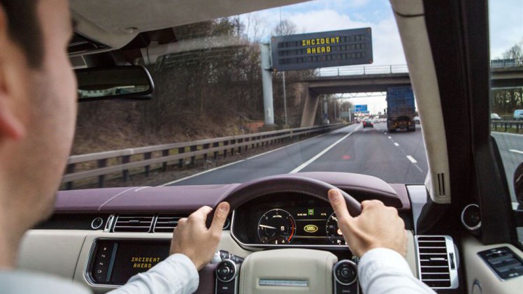 Jaguar en Land Rover doen mee aan het UK-CITE en MOVE-UK project om zelfrijdende auto's menselijker te laten reageren en te laten communiceren met andere auto's en infrastructuur.