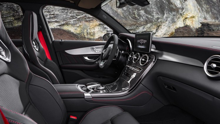 Mercedes voegt een zescilinder toe aan het gamma van de GLC. De 3.0 V6 biturbo is voorbehouden aan de Mercedes-AMG GLC 43 4Matic.