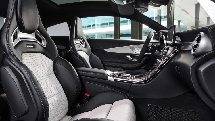 Nul naar honderd in 3,9 seconden, 510 pk en 700 Nm. Maak kennis met de Mercedes-AMG C 63 S Coup.