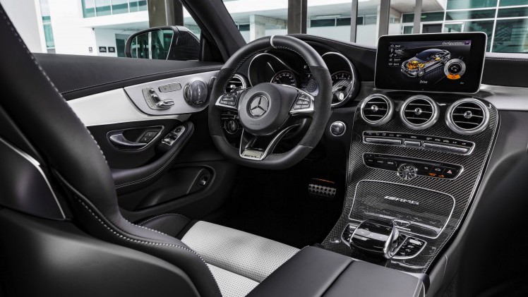 Nul naar honderd in 3,9 seconden, 510 pk en 700 Nm. Maak kennis met de Mercedes-AMG C 63 S Coup.