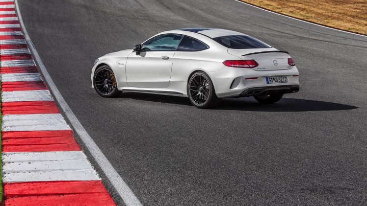 Nul naar honderd in 3,9 seconden, 510 pk en 700 Nm. Maak kennis met de Mercedes-AMG C 63 S Coup.