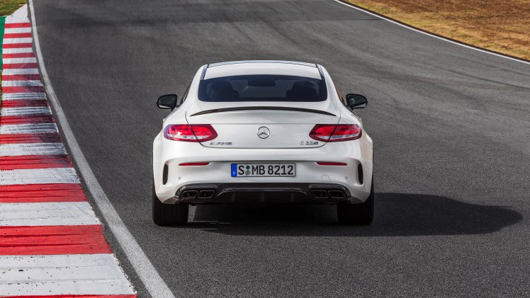 Nul naar honderd in 3,9 seconden, 510 pk en 700 Nm. Maak kennis met de Mercedes-AMG C 63 S Coup.