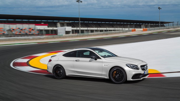 Nul naar honderd in 3,9 seconden, 510 pk en 700 Nm. Maak kennis met de Mercedes-AMG C 63 S Coup.