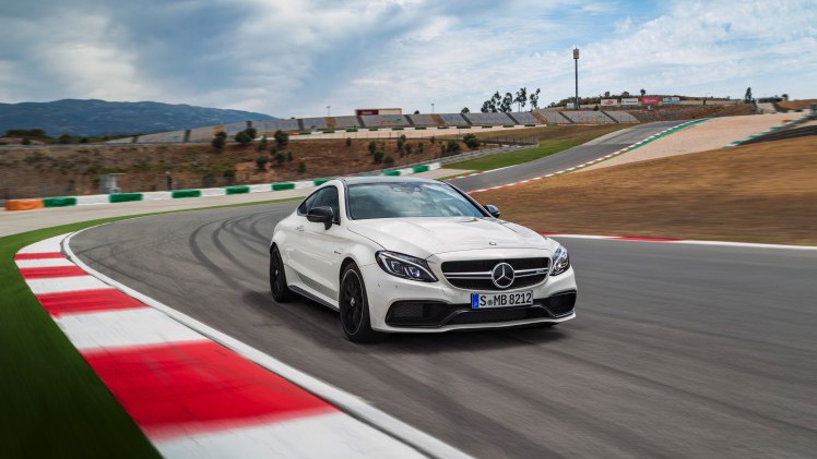 Nul naar honderd in 3,9 seconden, 510 pk en 700 Nm. Maak kennis met de Mercedes-AMG C 63 S Coup.