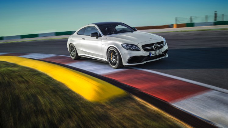 Nul naar honderd in 3,9 seconden, 510 pk en 700 Nm. Maak kennis met de Mercedes-AMG C 63 S Coup.