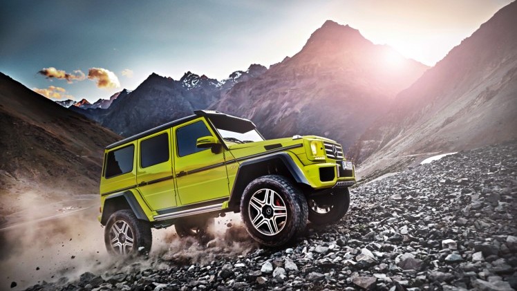 Mercedes-Benz G 500 4x4 doet extra stoer met 422 pk V8, 22 inch wielen, designo-details en utilitaire portaalassen.