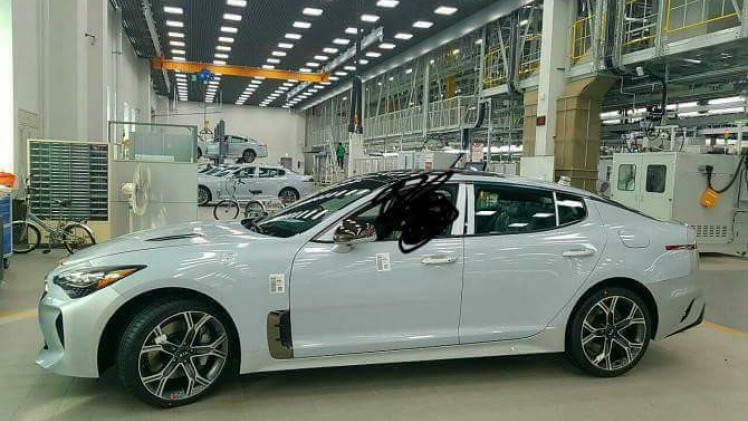 De eerste beelden van Kias aanstaande sportcoup zijn uitgelekt. De auto is ongecamoufleerd in beeld en is inderdaad grotendeels gelijk aan de Kia GT Concept uit 2011.