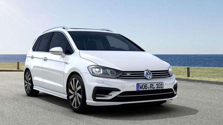 Volkswagen introduceert drie R-Line pakketten voor de Golf Sportsvan. Nieuw is ook het R-Line Sports pakket met sportonderstel en progressieve besturing.