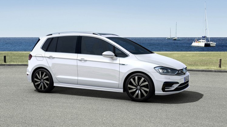 Volkswagen introduceert drie R-Line pakketten voor de Golf Sportsvan. Nieuw is ook het R-Line Sports pakket met sportonderstel en progressieve besturing.