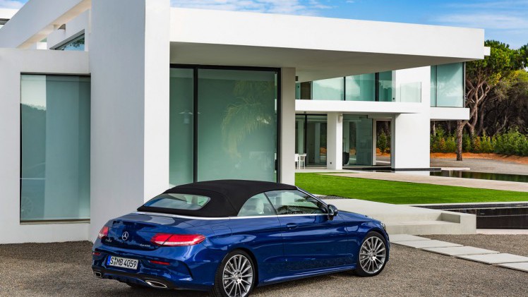 Mercedes-Benz onthult de C-Klasse Cabriolet op de Autosalon van Geneve en introduceert de cabriolet vanaf de zomer in Nederland.
