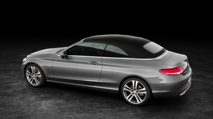 Mercedes-Benz onthult de C-Klasse Cabriolet op de Autosalon van Geneve en introduceert de cabriolet vanaf de zomer in Nederland.