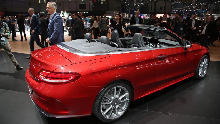 Mercedes-Benz onthult de C-Klasse Cabriolet op de Autosalon van Geneve en introduceert de cabriolet vanaf de zomer in Nederland.