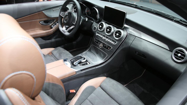 Mercedes-Benz onthult de C-Klasse Cabriolet op de Autosalon van Geneve en introduceert de cabriolet vanaf de zomer in Nederland.