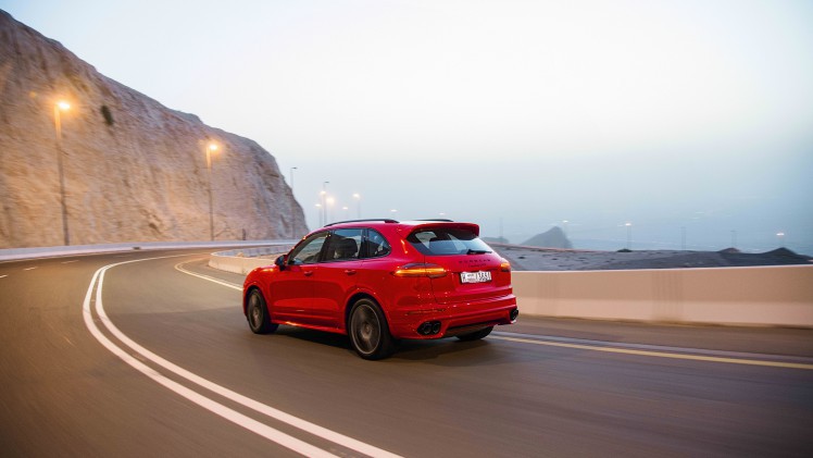 Porsche vestigt nieuw verkooprecord met meer dan 200.000 afgeleverde auto's in 2015 tot nu toe.