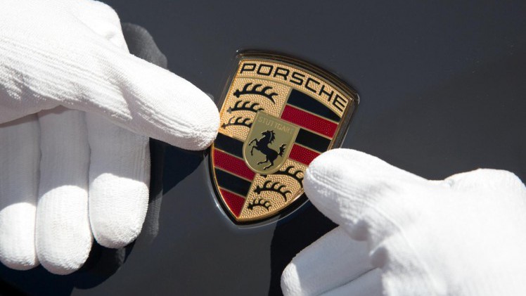 Porsche vestigt nieuw verkooprecord met meer dan 200.000 afgeleverde auto's in 2015 tot nu toe.