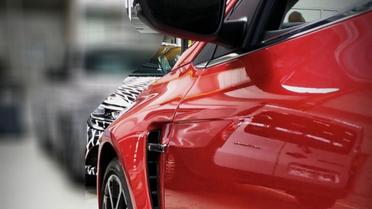 Renault heeft weer een informatielek in eigen gelederen. De Mgane RS ligt nu ongecamoufleerd 'op straat'.