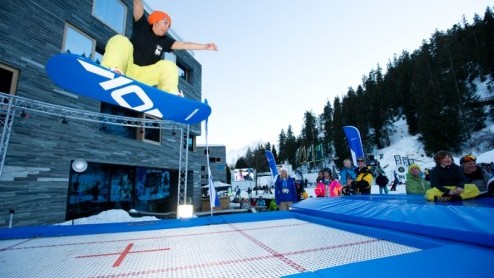 Het nuttige met het aangename verenigen. Dat is wat we hebben gedaan door af te reizen naar Zwitserland en zowel de Autosalon van Genve als het grootste Europese snowboardevenement te bezoeken: Burto