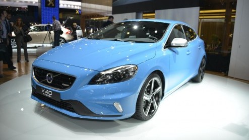Volvo heeft kort na de introductie van de V40 Cross Country in Parijs de prijslijst bekend gemaakt. De avontuurlijk gestylede uitvoering van de V40 is er vanaf 28.495 euro met de D2 diesel en 20% bijt