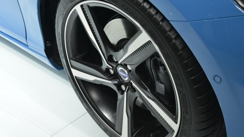 Volvo heeft kort na de introductie van de V40 Cross Country in Parijs de prijslijst bekend gemaakt. De avontuurlijk gestylede uitvoering van de V40 is er vanaf 28.495 euro met de D2 diesel en 20% bijt