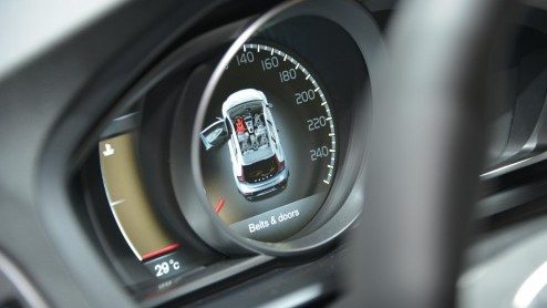 Volvo heeft kort na de introductie van de V40 Cross Country in Parijs de prijslijst bekend gemaakt. De avontuurlijk gestylede uitvoering van de V40 is er vanaf 28.495 euro met de D2 diesel en 20% bijt