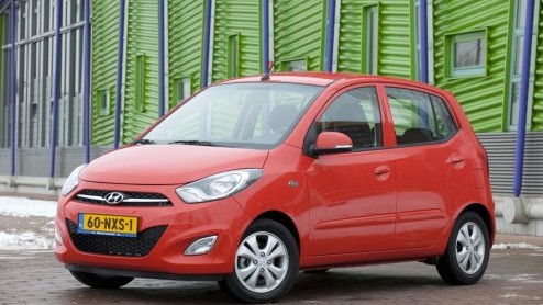 Met het vernieuwen van de Hyundai i10 beweren zijn makers het beste kleintje in de markt te hebben. De i10 is uiteraard niet alleen wegenbelasting- en BPM-vrij, maar feitelijk ook ruimer, vinniger e