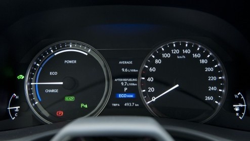 In 2006 introduceerde Lexus met de GS450h de eerste hybridesedan in de hogere middenklasse. Lange tijd had die luxe Japanner het rijk alleen. Binnenkort staat de nieuwe generatie aan de start en die v