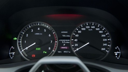 In 2006 introduceerde Lexus met de GS450h de eerste hybridesedan in de hogere middenklasse. Lange tijd had die luxe Japanner het rijk alleen. Binnenkort staat de nieuwe generatie aan de start en die v